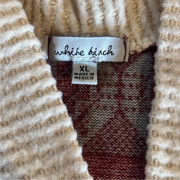 Super soft Holiday Cardigan - Picture 4 of 6